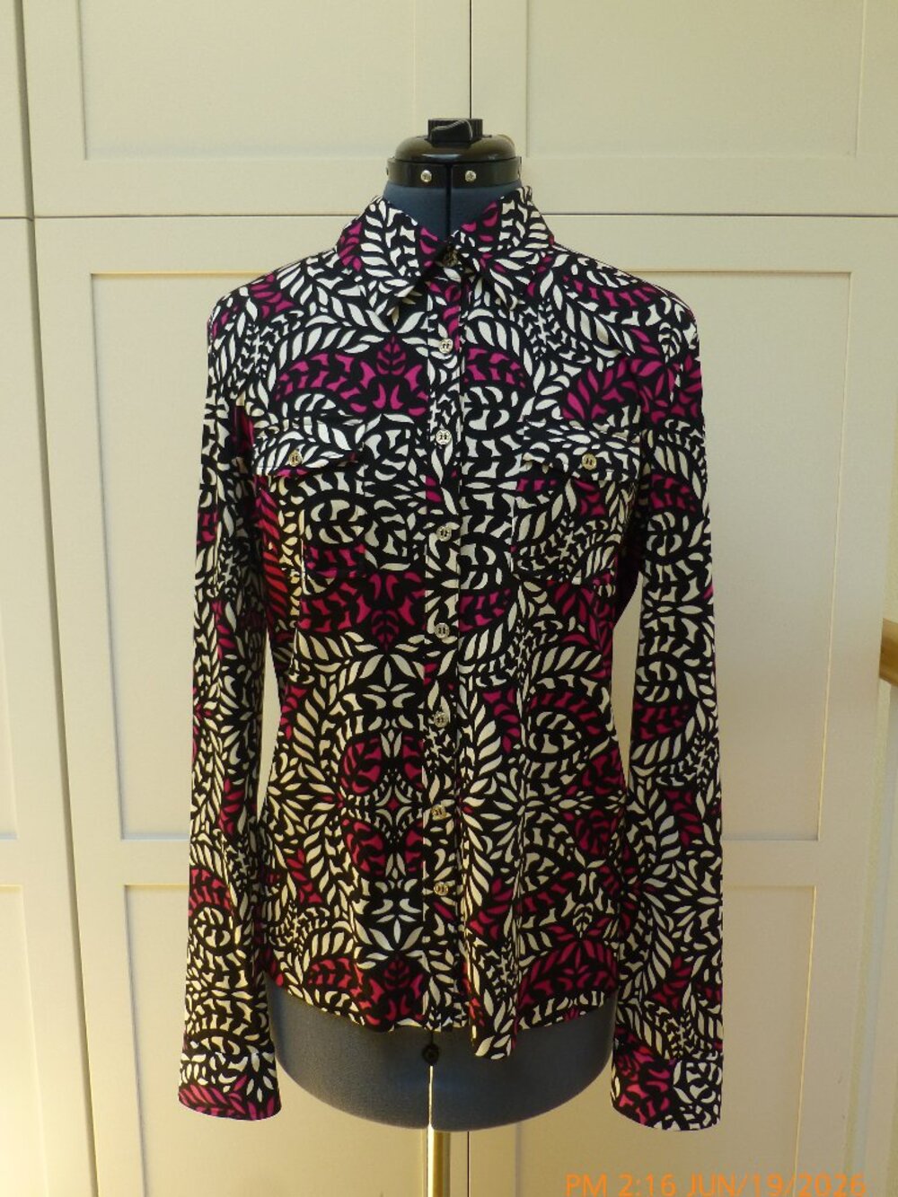 Tory Burch Geometric Print 100% silk blouse size L Business Casual Elegant